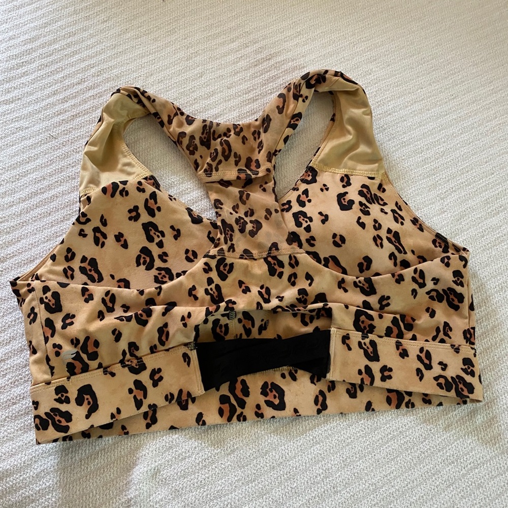 Fabletics leopard set. - Picture 4 of 6